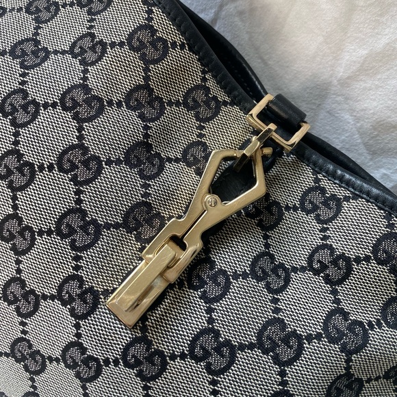 SOLD ⚠️Gucci Jackie Hobo - Picture 3 of 16